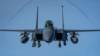 Phi công Mỹ có thể đã chạm trán 'bầy UAV sứa' của Iran