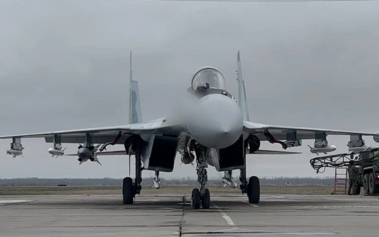 Su-35 Nga ở chế độ "quái thú" bắn hạ Su-27 Ukraine, đại tá phi công sừng sỏ thiệt mạng: Cú ra đòn vô cùng chính xác Su-35 Nga ở chế độ "quái thú" bắn hạ Su-27 Ukraine, đại tá phi công sừng sỏ thiệt mạng: Cú ra đòn vô cùng chính xác