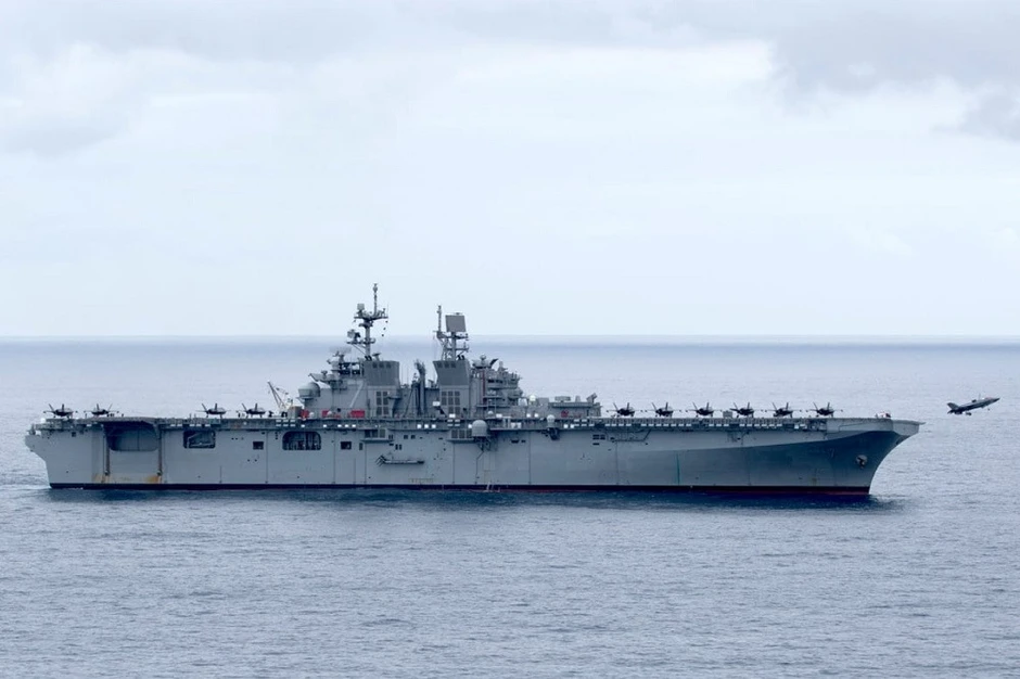 Sức mạnh của tàu đổ bộ tấn công USS Tripoli được Mỹ điều đến Trung Đông Sức mạnh của tàu đổ bộ tấn công USS Tripoli được Mỹ điều đến Trung Đông