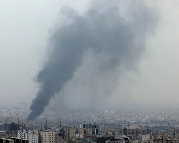 Tehran hứng chịu "đêm tấn công tồi tệ nhất", Israel cáo buộc Iran dùng "vũ khí cấm" Tehran hứng chịu "đêm tấn công tồi tệ nhất", Israel cáo buộc Iran dùng "vũ khí cấm"