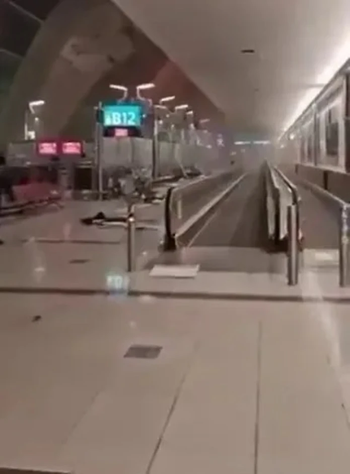 Tên lửa Iran dội xuống "trái tim" Israel, đánh trúng loạt sân bay, khách sạn khắp Trung Đông Tên lửa Iran dội xuống "trái tim" Israel, đánh trúng loạt sân bay, khách sạn khắp Trung Đông