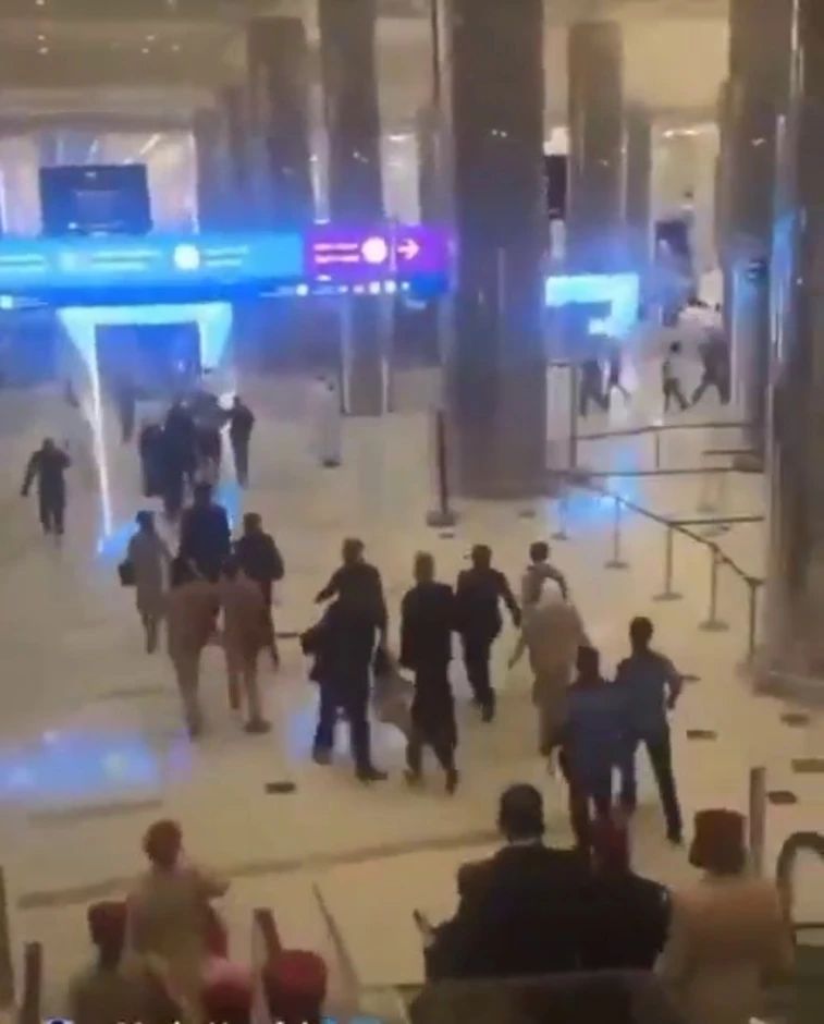 Tên lửa Iran dội xuống "trái tim" Israel, đánh trúng loạt sân bay, khách sạn khắp Trung Đông Tên lửa Iran dội xuống "trái tim" Israel, đánh trúng loạt sân bay, khách sạn khắp Trung Đông