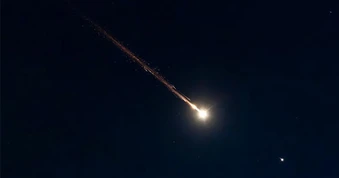 Tên lửa vẫn rền vang khắp Trung Đông dù Mỹ đã công bố ngừng bắn với Iran