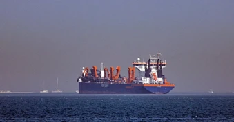 Thông tin trái chiều về việc Iran đóng cửa eo biển Hormuz