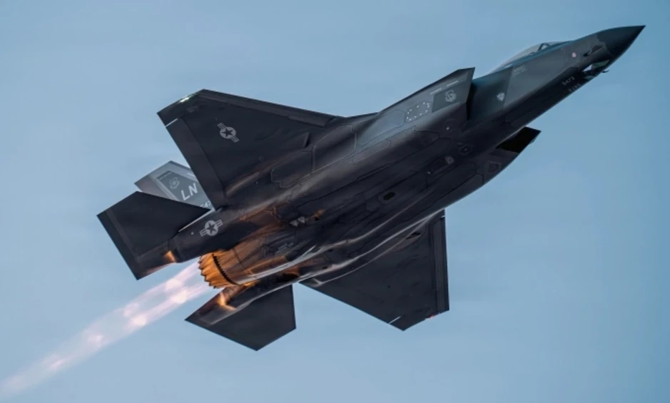 Tiêm kích F-35 Mỹ hạ cánh khẩn, nghi trúng hỏa lực Iran