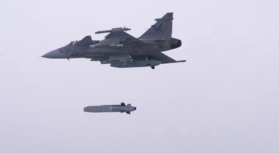Tiêm kích Gripen C tấn công cực mạnh nhờ tên lửa hành trình Taurus Tiêm kích Gripen C tấn công cực mạnh nhờ tên lửa hành trình Taurus