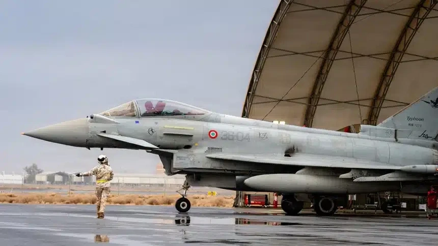 Tiêm kích Italy trúng hỏa lực sau khi Houthi tập kích căn cứ Ả rập Xê út