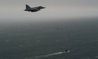 Tiêm kích Thụy Điển bám theo tàu ngầm Nga ở cửa ngõ biển Baltic
