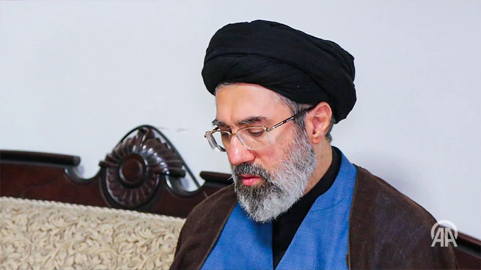 Tình báo Mỹ tiết lộ "vai trò then chốt" của Lãnh tụ tối cao Iran dù đang bị thương Tình báo Mỹ tiết lộ "vai trò then chốt" của Lãnh tụ tối cao Iran dù đang bị thương