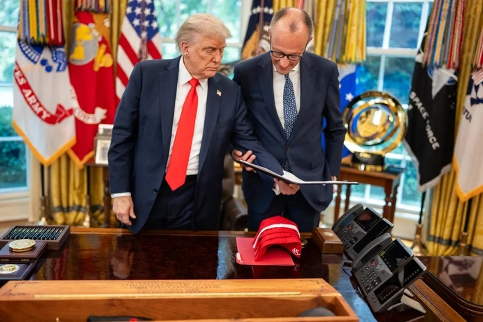 Tổng thống Donald Trump đáp trả thẳng thừng những chỉ trích gay gắt từ Berlin