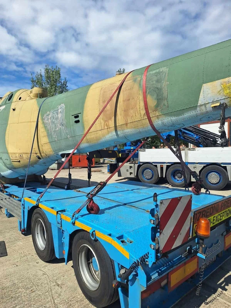 Trực thăng Mi-24 cũ được bán cho một khách hàng không xác định Trực thăng Mi-24 cũ được bán cho một khách hàng không xác định