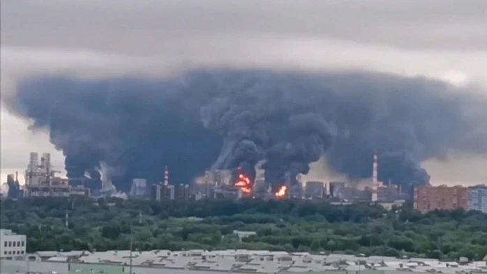 Tung "đòn trừng phạt tầm xa" vào Moscow, Ukraine hứng mưa tên lửa Tung "đòn trừng phạt tầm xa" vào Moscow, Ukraine hứng mưa tên lửa