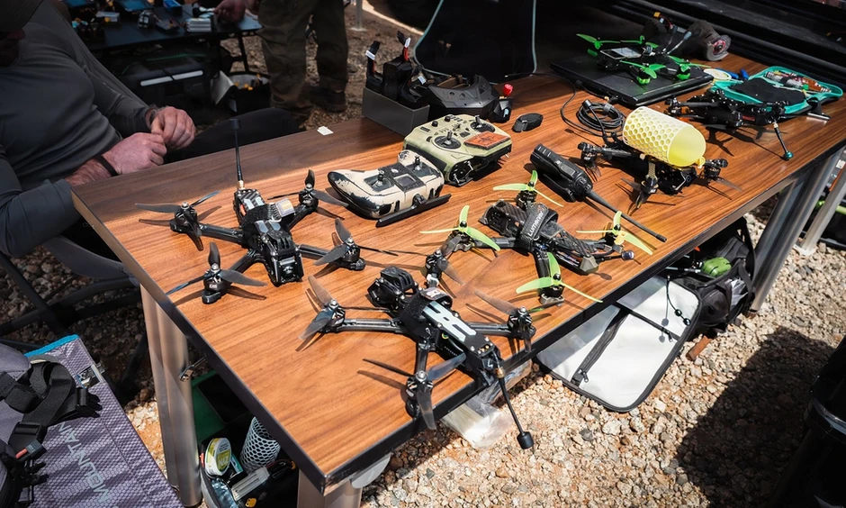 Tướng Mỹ thừa nhận phòng không bất lực trước bầy đàn drone trong nước Tướng Mỹ thừa nhận phòng không bất lực trước bầy đàn drone trong nước