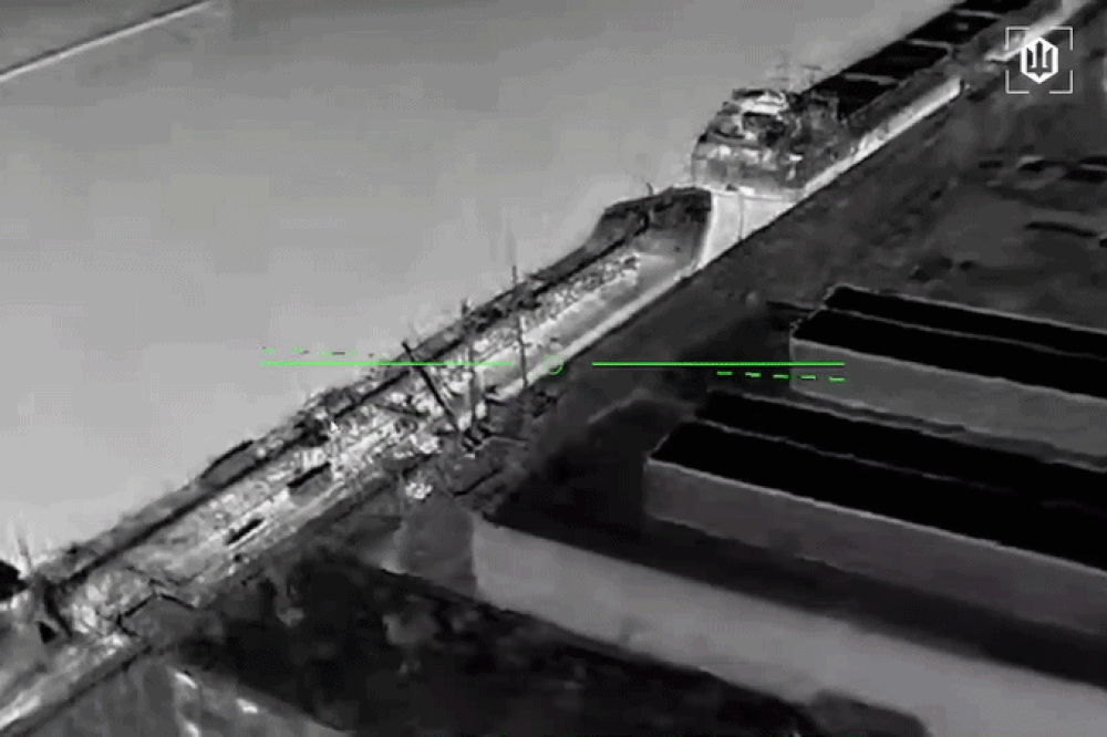 UAV Ukraine tập kích tàu của ‘hạm đội bóng tối’ và kho dầu Nga UAV Ukraine tập kích tàu của ‘hạm đội bóng tối’ và kho dầu Nga