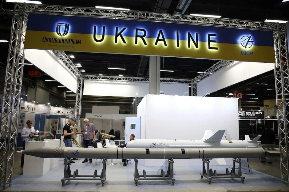 Ukraine kêu gọi công ty Mỹ hợp tác tạo vũ khí có thể "thay đổi thế giới" Ukraine kêu gọi công ty Mỹ hợp tác tạo vũ khí có thể "thay đổi thế giới"