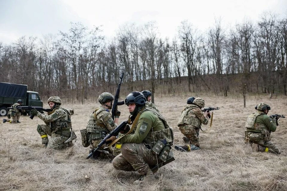 Ukraine ký luật mới cho binh sĩ là tù nhân tình nguyện nhập ngũ Ukraine ký luật mới cho binh sĩ là tù nhân tình nguyện nhập ngũ