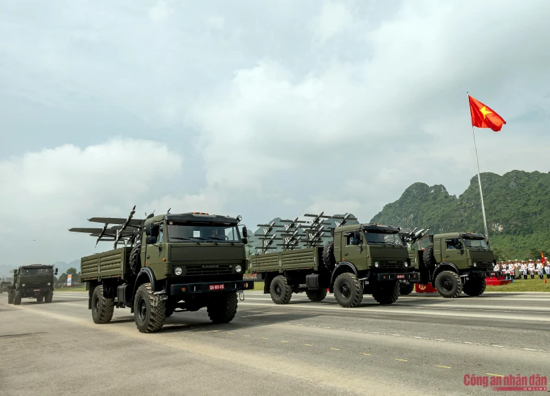 Uy lực của những loại tên lửa hiện đại xuất hiện trên Quảng trường Ba Đình Uy lực của những loại tên lửa hiện đại xuất hiện trên Quảng trường Ba Đình