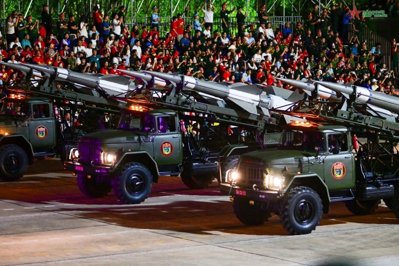Uy lực của những loại tên lửa hiện đại xuất hiện trên Quảng trường Ba Đình Uy lực của những loại tên lửa hiện đại xuất hiện trên Quảng trường Ba Đình