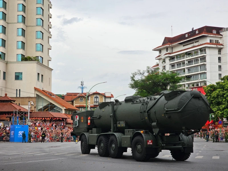 Uy lực của những loại tên lửa hiện đại xuất hiện trên Quảng trường Ba Đình Uy lực của những loại tên lửa hiện đại xuất hiện trên Quảng trường Ba Đình