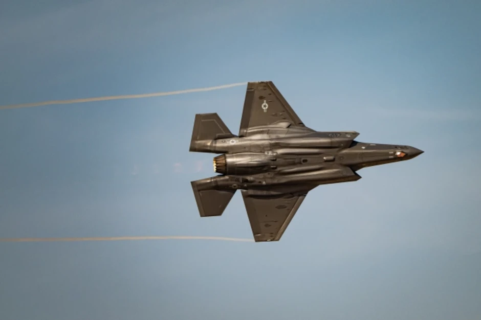 Vệ binh Iran tuyên bố nhắm bắn tiêm kích F-35 Mỹ