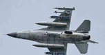 Vì sao bom GBU-39 trên máy bay F-16 không giúp ích gì cho Không quân Ukraine?