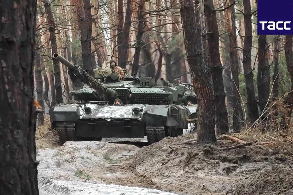 Video kíp xe tăng T-80BVM Nga bắn phá công sự của Ukraine ở Zaporizhzhia Video kíp xe tăng T-80BVM Nga bắn phá công sự của Ukraine ở Zaporizhzhia