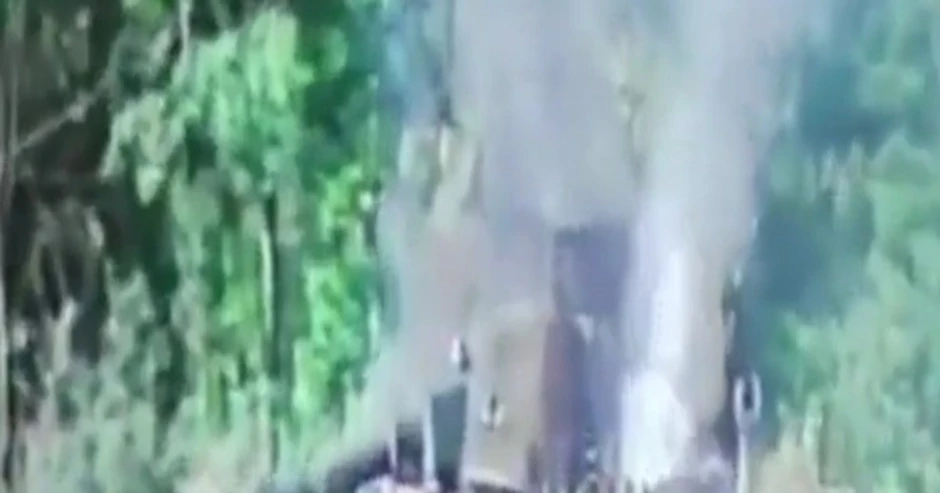 Video pháo binh và UAV của Nga bắn cháy pháo tự hành Ukraine ở Donetsk