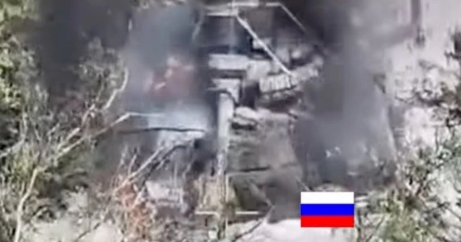 Video UAV Ukraine bắn cháy xe tăng T-72 và lựu pháo của Nga ở Donetsk