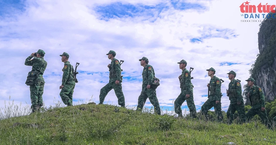 Bài 1: Bản lĩnh vững vàng của người lính biên phòng Bài 1: Bản lĩnh vững vàng của người lính biên phòng