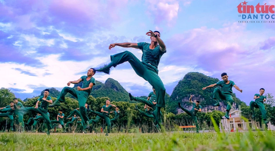 Bài 1: Bản lĩnh vững vàng của người lính biên phòng Bài 1: Bản lĩnh vững vàng của người lính biên phòng