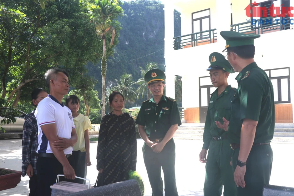 Bài 1: Bản lĩnh vững vàng của người lính biên phòng Bài 1: Bản lĩnh vững vàng của người lính biên phòng