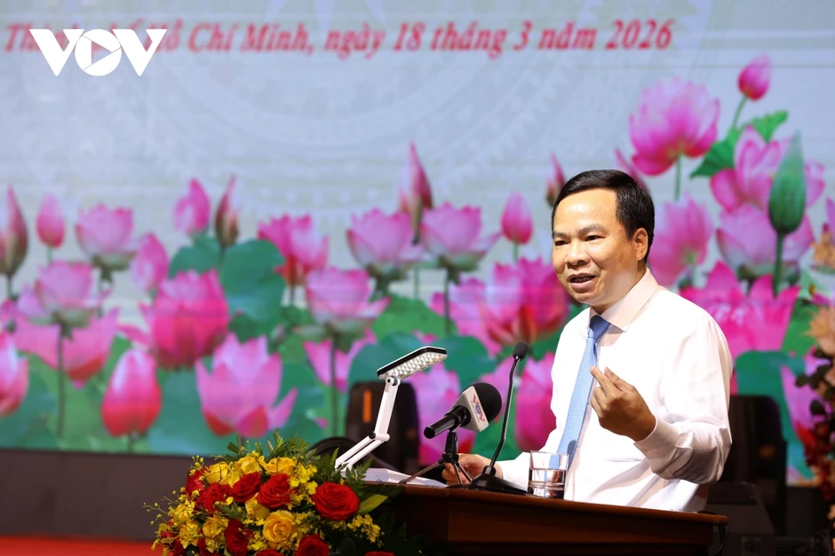 Báo chí cần chuyển mình từ trạng thái chỉ "phản ánh" sang việc "kiến tạo" Báo chí cần chuyển mình từ trạng thái chỉ "phản ánh" sang việc "kiến tạo"