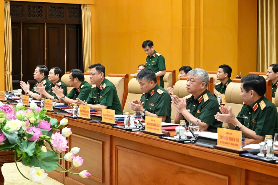 Bảo vệ Tổ quốc từ sớm, từ xa phải bắt đầu từ nhận diện sớm, dự báo xa và hành động trước Bảo vệ Tổ quốc từ sớm, từ xa phải bắt đầu từ nhận diện sớm, dự báo xa và hành động trước