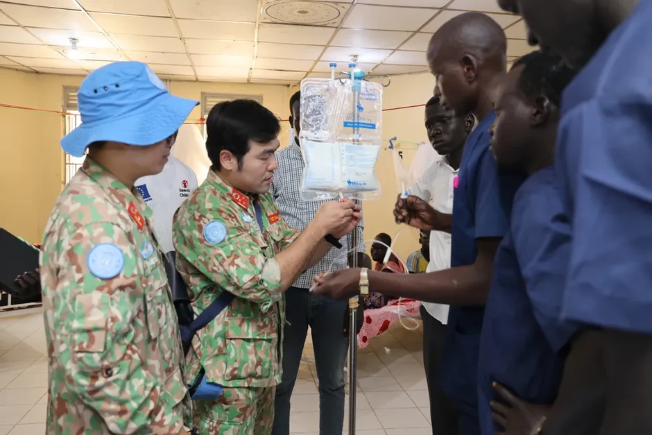 Bệnh viện Dã chiến Việt Nam hỗ trợ hơn 1 tấn vật tư y tế cho Bệnh viện Bentiu Bệnh viện Dã chiến Việt Nam hỗ trợ hơn 1 tấn vật tư y tế cho Bệnh viện Bentiu