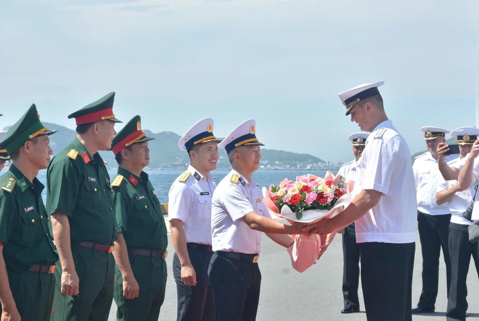 Biên đội tàu Hải quân Nga đến Cam Ranh, bắt đầu chuyến thăm Việt Nam