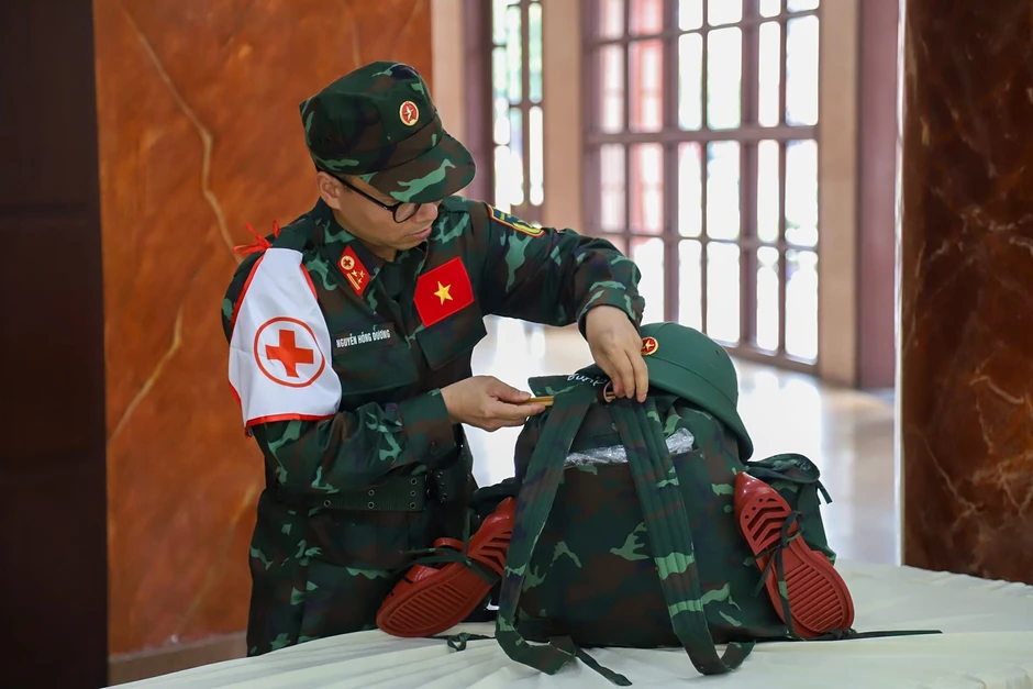 Bộ đội Việt Nam cùng quân khuyển xuất quân cứu hộ động đất Venezuela Bộ đội Việt Nam cùng quân khuyển xuất quân cứu hộ động đất Venezuela