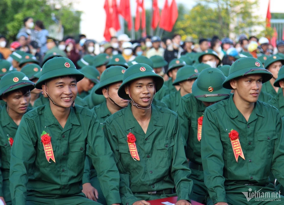 Bộ Quốc phòng trả lời kiến nghị về tật khúc xạ, hình xăm khi gọi nhập ngũ