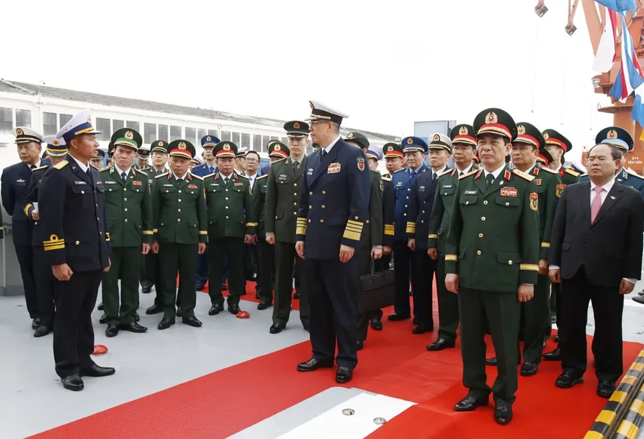 Bộ trưởng Bộ Quốc phòng Việt Nam và Trung Quốc dự lễ khởi hành tuần tra liên hợp hải quân hai nước Bộ trưởng Bộ Quốc phòng Việt Nam và Trung Quốc dự lễ khởi hành tuần tra liên hợp hải quân hai nước