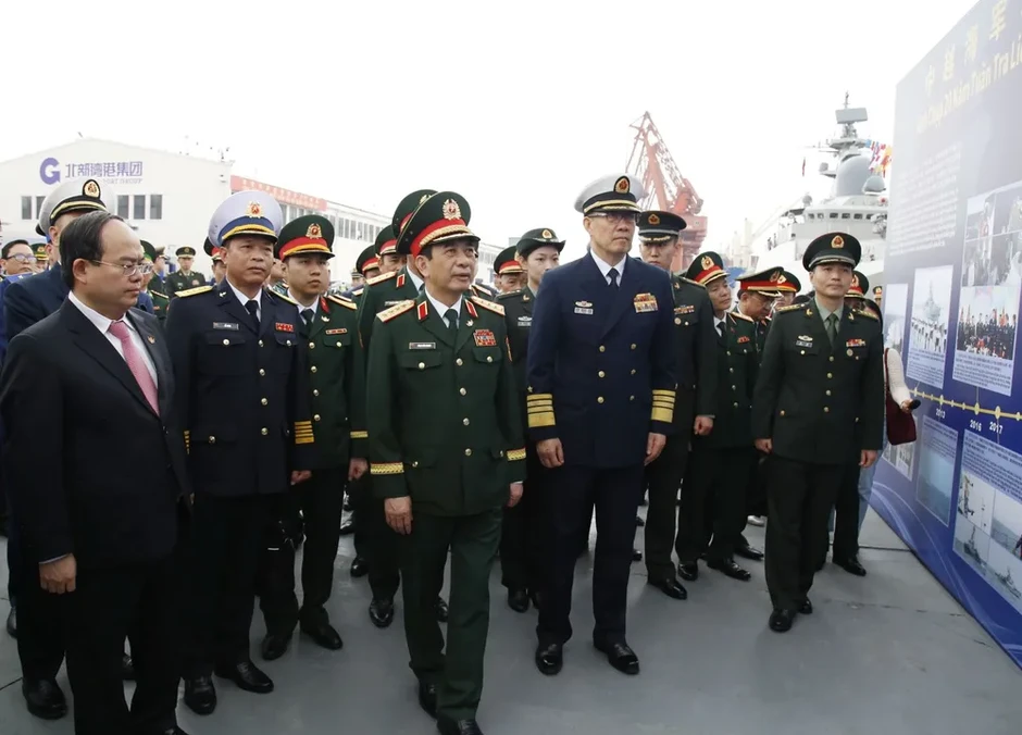 Bộ trưởng Bộ Quốc phòng Việt Nam và Trung Quốc dự lễ khởi hành tuần tra liên hợp hải quân hai nước Bộ trưởng Bộ Quốc phòng Việt Nam và Trung Quốc dự lễ khởi hành tuần tra liên hợp hải quân hai nước