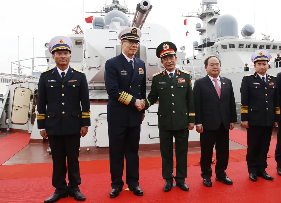 Bộ trưởng Bộ Quốc phòng Việt Nam và Trung Quốc dự lễ khởi hành tuần tra liên hợp hải quân hai nước Bộ trưởng Bộ Quốc phòng Việt Nam và Trung Quốc dự lễ khởi hành tuần tra liên hợp hải quân hai nước