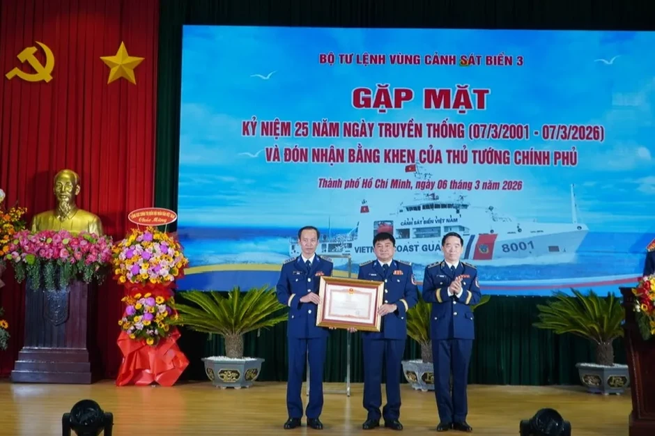 Bộ tư lệnh Vùng Cảnh sát biển 3 đón nhận Bằng khen của Thủ tướng Bộ tư lệnh Vùng Cảnh sát biển 3 đón nhận Bằng khen của Thủ tướng