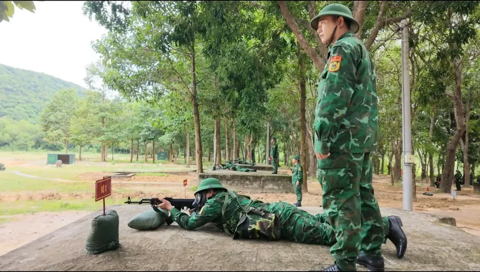 Cán bộ, chiến sĩ Bộ đội Biên phòng TPHCM kiểm tra bắn đạn thật Cán bộ, chiến sĩ Bộ đội Biên phòng TPHCM kiểm tra bắn đạn thật