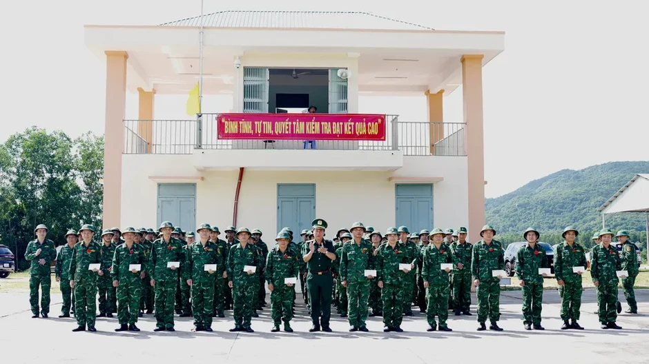 Cán bộ, chiến sĩ Bộ đội Biên phòng TPHCM kiểm tra bắn đạn thật Cán bộ, chiến sĩ Bộ đội Biên phòng TPHCM kiểm tra bắn đạn thật