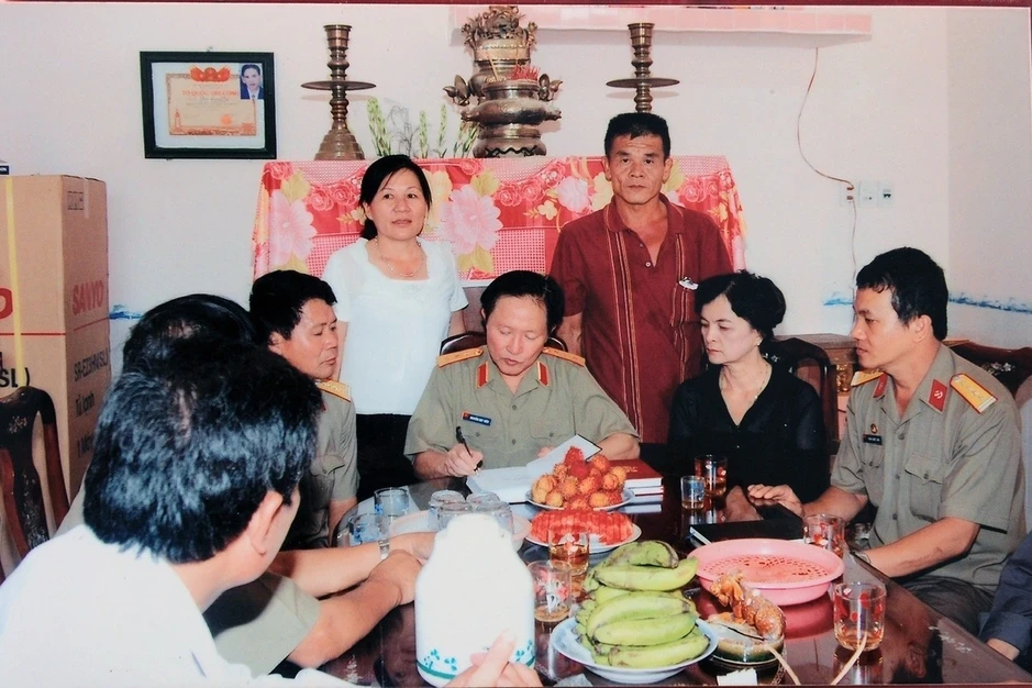 Chân dung 'má Sáu Ngẫu' được đề nghị truy tặng Anh hùng Lực lượng vũ trang nhân dân Chân dung 'má Sáu Ngẫu' được đề nghị truy tặng Anh hùng Lực lượng vũ trang nhân dân