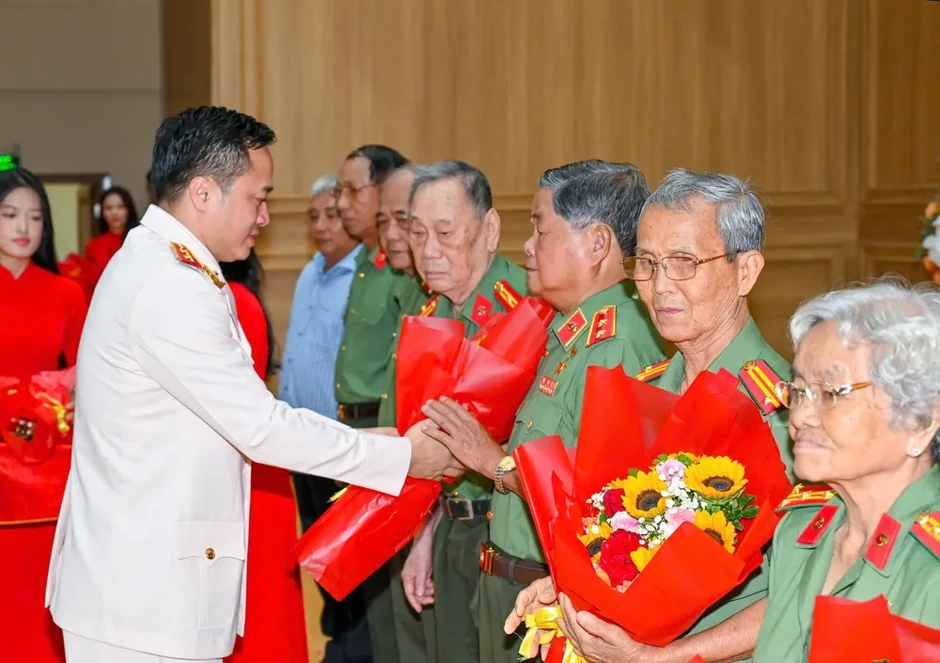 Công an TPHCM kỷ niệm 80 năm Ngày truyền thống lực lượng An ninh nhân dân Công an TPHCM kỷ niệm 80 năm Ngày truyền thống lực lượng An ninh nhân dân