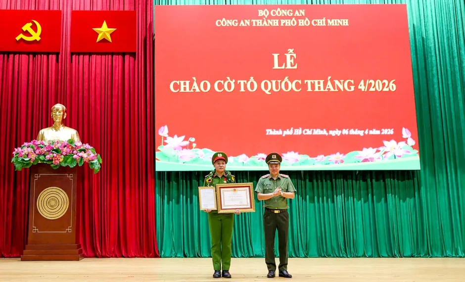 Công an TPHCM tuyên dương nhiều tập thể, cá nhân thực hiện phong trào "Ba nhất" Công an TPHCM tuyên dương nhiều tập thể, cá nhân thực hiện phong trào "Ba nhất"
