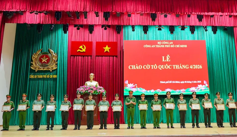 Công an TPHCM tuyên dương nhiều tập thể, cá nhân thực hiện phong trào "Ba nhất" Công an TPHCM tuyên dương nhiều tập thể, cá nhân thực hiện phong trào "Ba nhất"