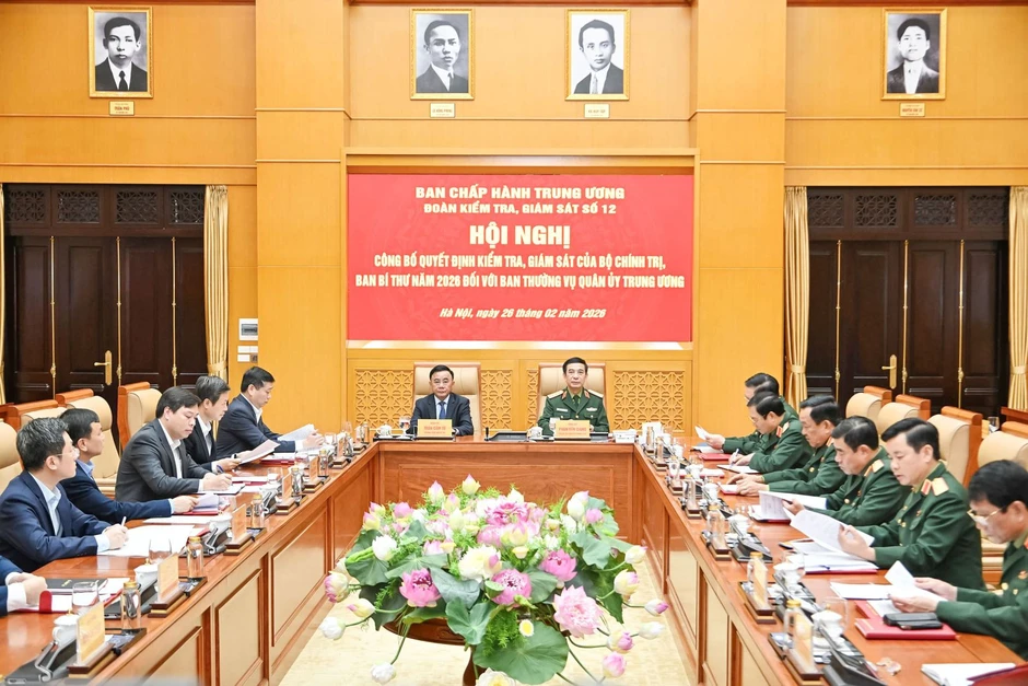 Công bố quyết định kiểm tra của Bộ Chính trị với Ban Thường vụ Quân ủy Trung ương Công bố quyết định kiểm tra của Bộ Chính trị với Ban Thường vụ Quân ủy Trung ương