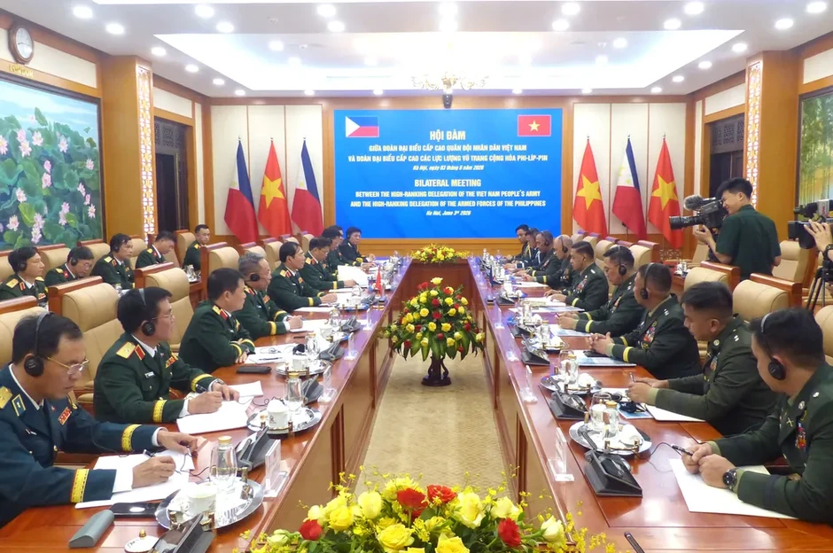 Đại tướng Nguyễn Tân Cương hội đàm với Tham mưu trưởng Lực lượng vũ trang Philippines Đại tướng Nguyễn Tân Cương hội đàm với Tham mưu trưởng Lực lượng vũ trang Philippines