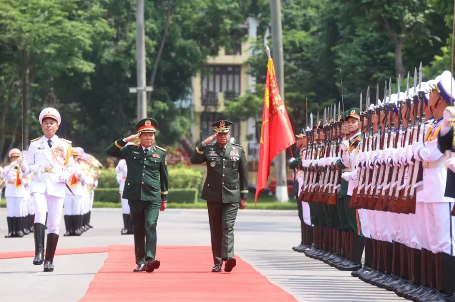 Đại tướng Nguyễn Tân Cương hội đàm với Tham mưu trưởng Lực lượng vũ trang Philippines Đại tướng Nguyễn Tân Cương hội đàm với Tham mưu trưởng Lực lượng vũ trang Philippines